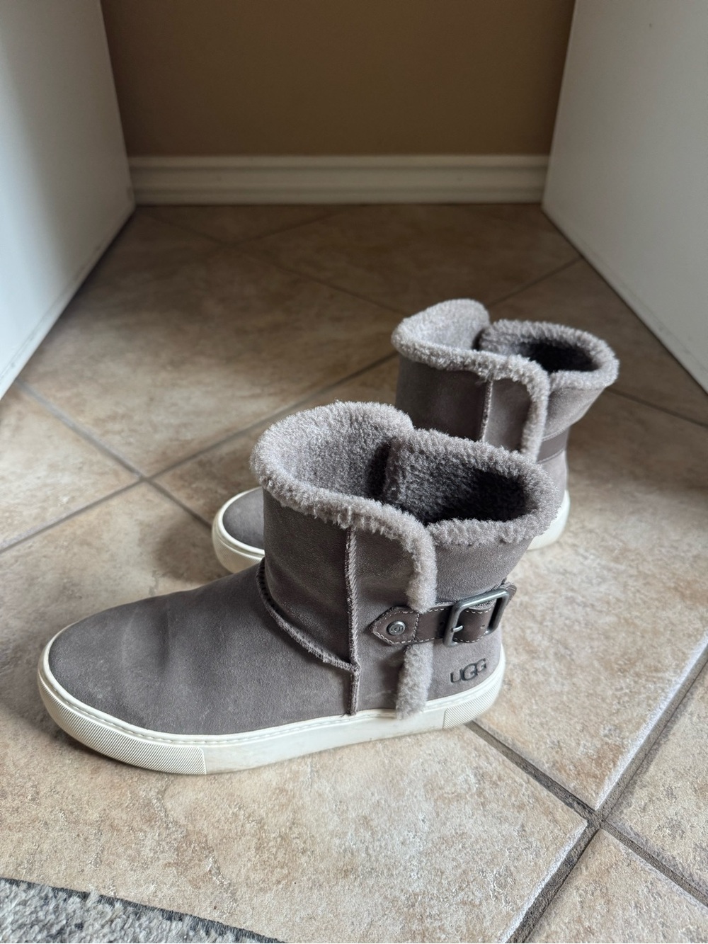 Ugg Aika sneaker boot